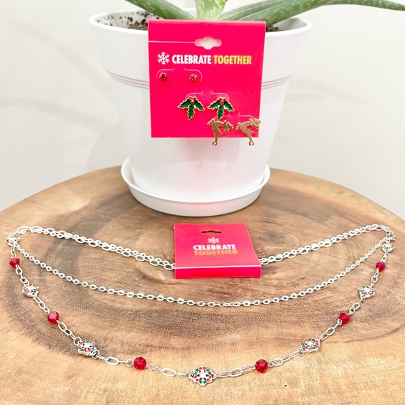 NWT Double layered silver red green necklace and holy reindeer stud earrings - Picture 1 of 5